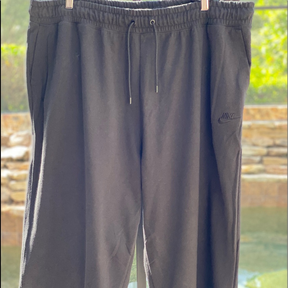 NIKE WOMENS JERSEY CAPRI CROPPED SWEATPANTS BLACK‎